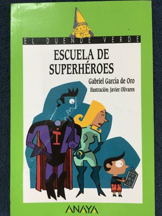 Escuela de superhéroes - kniha po španielsky, 