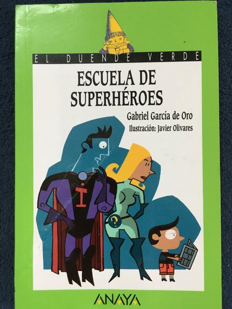 Escuela de superhéroes - kniha po španielsky, 