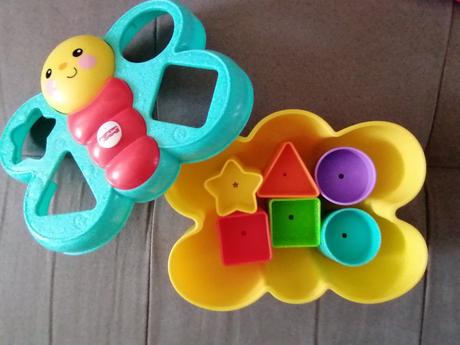 Vkladacka motýlik fisher price,