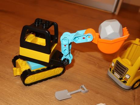 Lego duplo 10931 - nákladiak a pásový bager, 