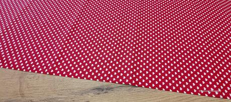 Bavlnená látka - srdiečka na červenom- cena za 10,