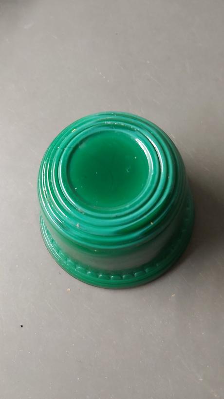 Malachitová dóza bez krytu spodok, 