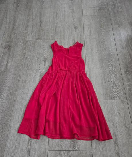 Červené šaty, 122