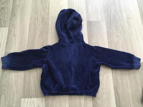 Zamatová mikina, 62