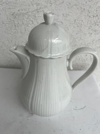 Elegantny cajnik s ruzou ruze ruza biely znaceny, 