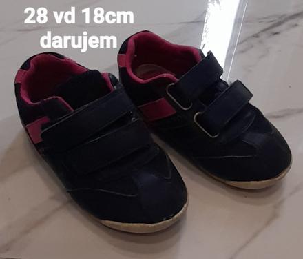 Darujem tenisky, 28