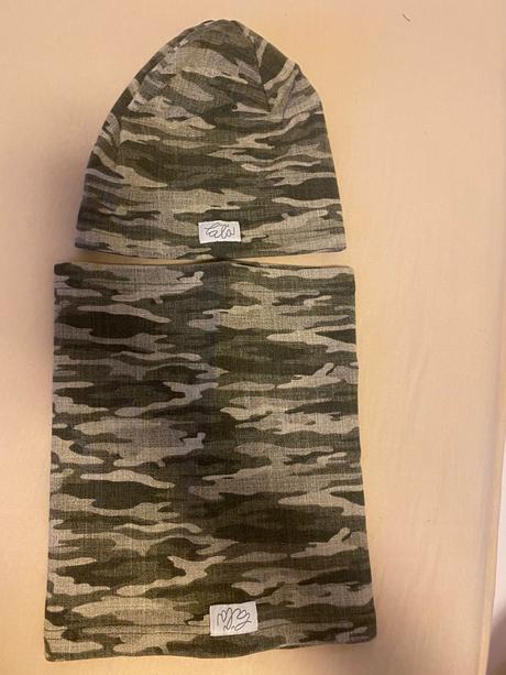 Set ciapka + nákrčník, 104