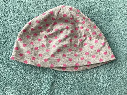 Čiapka so srdiečkami, 74