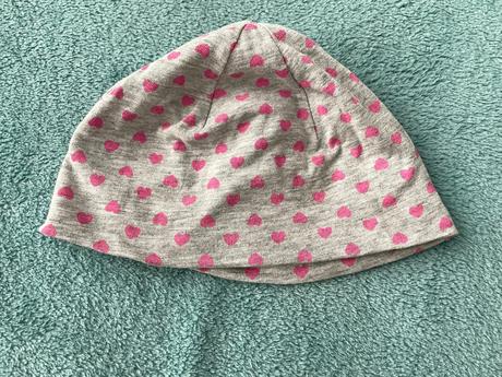 Čiapka so srdiečkami, 74
