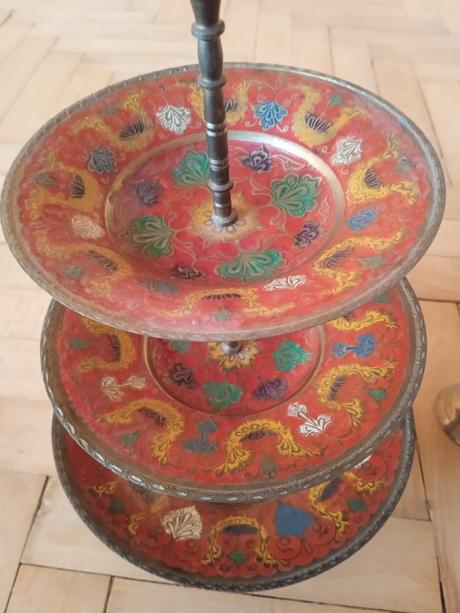 Mosadzný trojposchodový stojan, 