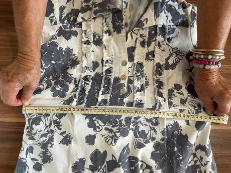 Krásne dámske šaty s opaskom, 44