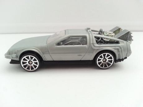 Universal studios-back to the future-time machine,