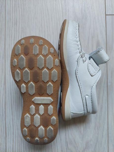 Biele mokasiny conguitos, 22