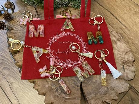 5 eur - ihneď k odberu - kľúčenky s písmenkom, 