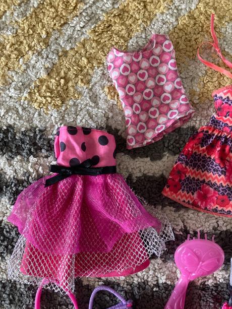 Šaty a doplnky pre barbie, 