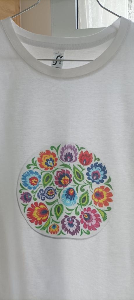 Tričko s kvetinovou folk potlačou, l
