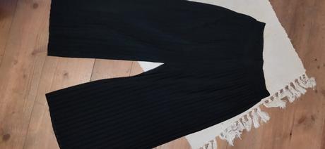 1 x široké voľne noh., 1 x 3/4 tepláky v.s, s