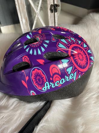 Cyklisticka prilba, s