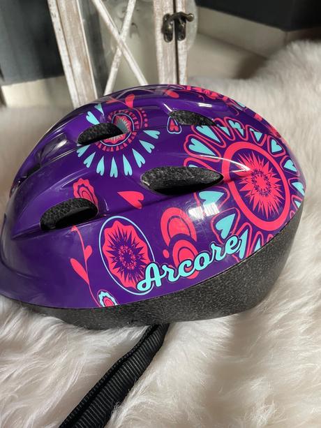 Cyklisticka prilba, s