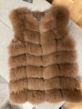 Vesta z pravej kožušiny, s
