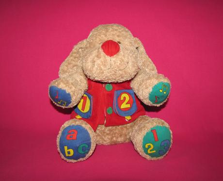 Macko - anglicky hovoriaci a spievajúci, 