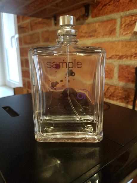 Toaletná voda escentric molecule  01, 