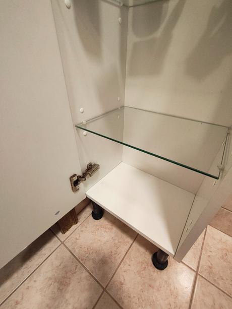 Skrinka do kúpeľne, 