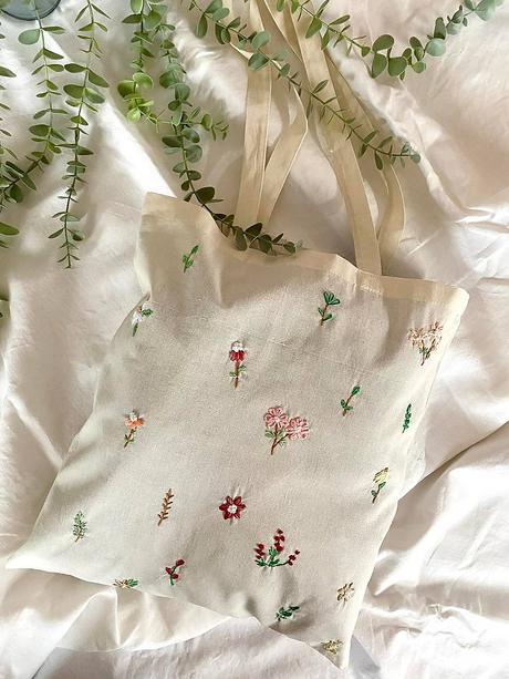 Plátené, ručne vyšívané tašky,