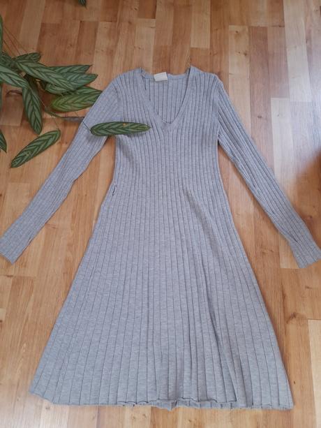 Krásne svetrové šaty, m