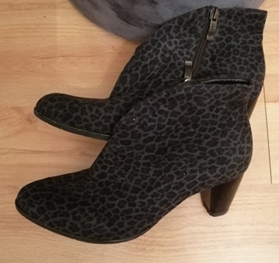 Úžasné dámske čižmičky veľ.38, 38