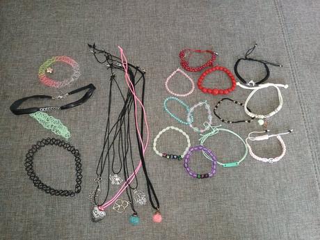 Bižutéria cena spolu dievcata a teenagerky, 