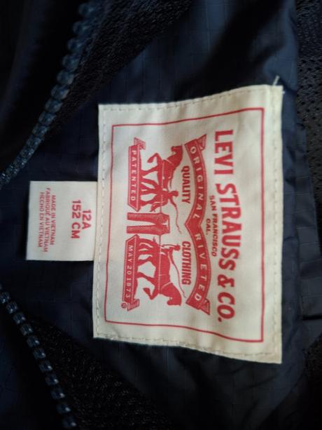 Predám novú bundu zn.levis velk .152, levis,152