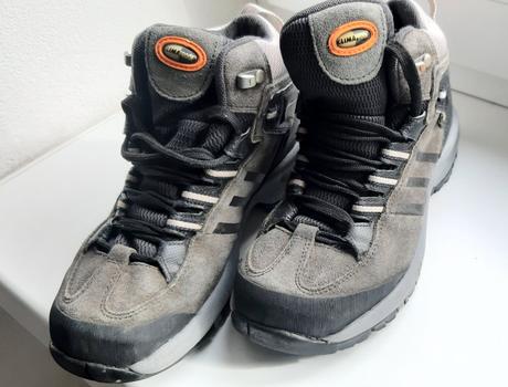 Kotnikove turisticke topanky, adidas,32