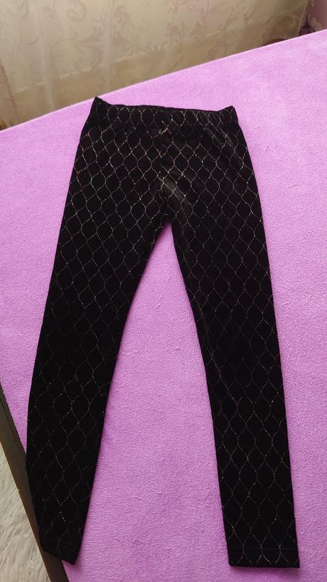 Trblietavé zamatové čierne legíny, 146