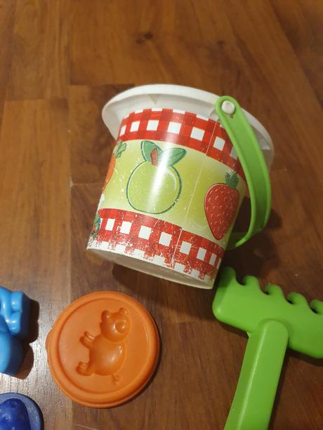 Hračky do piesku-vedierko lopatka,hrable, formičky,