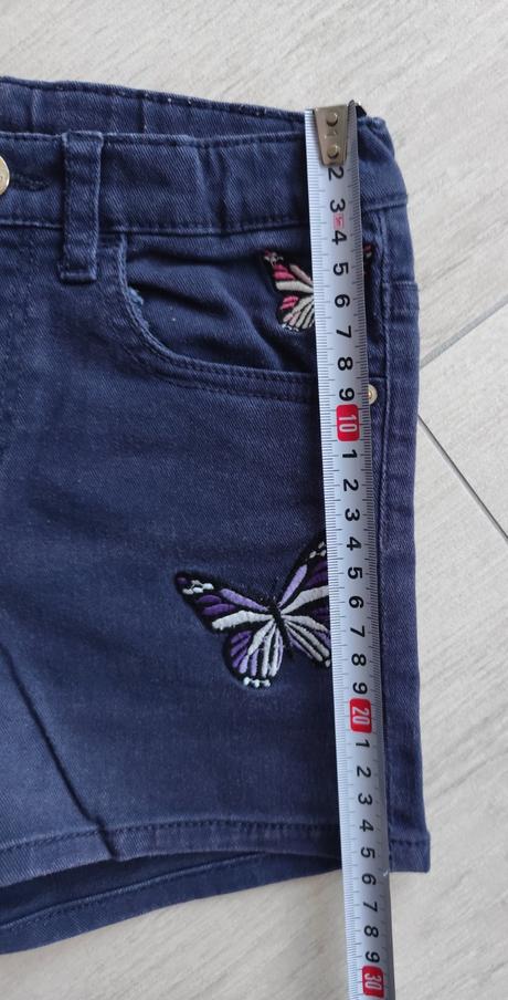 Predám dievčenské riflové kraťasy, 