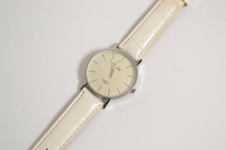 Biele náramkové hodinky, 