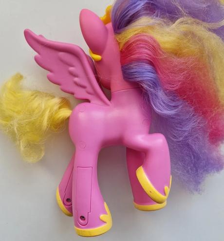 Hasbro my little pony princezná cadance svietiaca,
