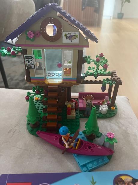 Lego friends dom na strome, 