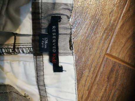 Kratasi, reserved,128