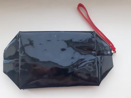 Cierna kozmeticka tasticka, 