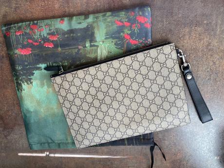 Original gg supreme blind for love wristlet pouch, gucci