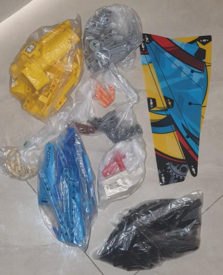 Lego technic 42074  - pretekárska jachta  top stav, 