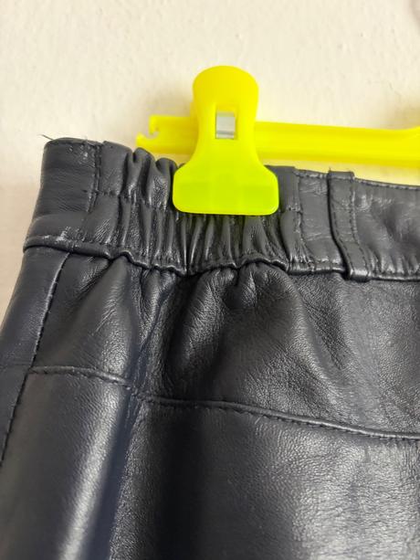 Tmavomodre kozene nohavice slim prava koza trendy, 40