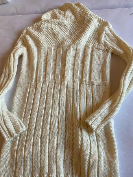 Kvalitný teplý svetrík s kapuckou edda v. m, m