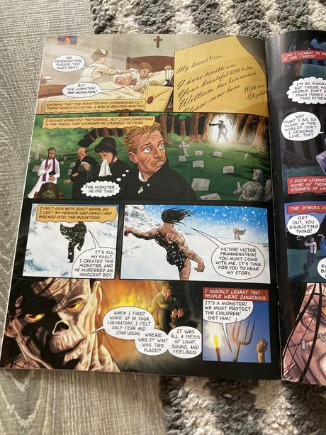 Mix anglických časopisov a mapa, 