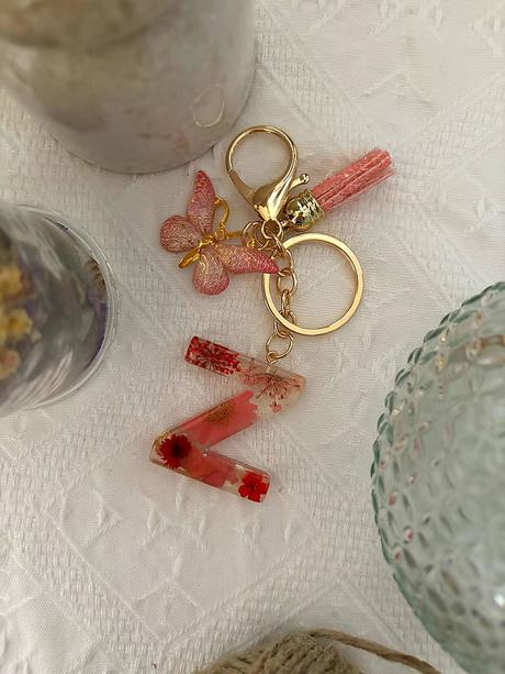 Ručne vyrobené živicové kľúčenky, 