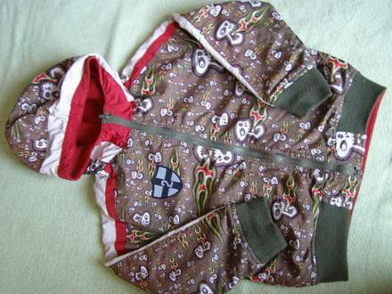 Podšitá bundička s lebkami, 122