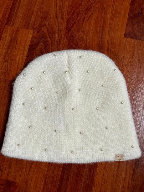 Dámska čiapka s perličkami rakúskej zn.purset, 