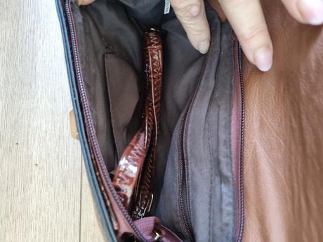 Hnedá lakovaná listová kabelka, 